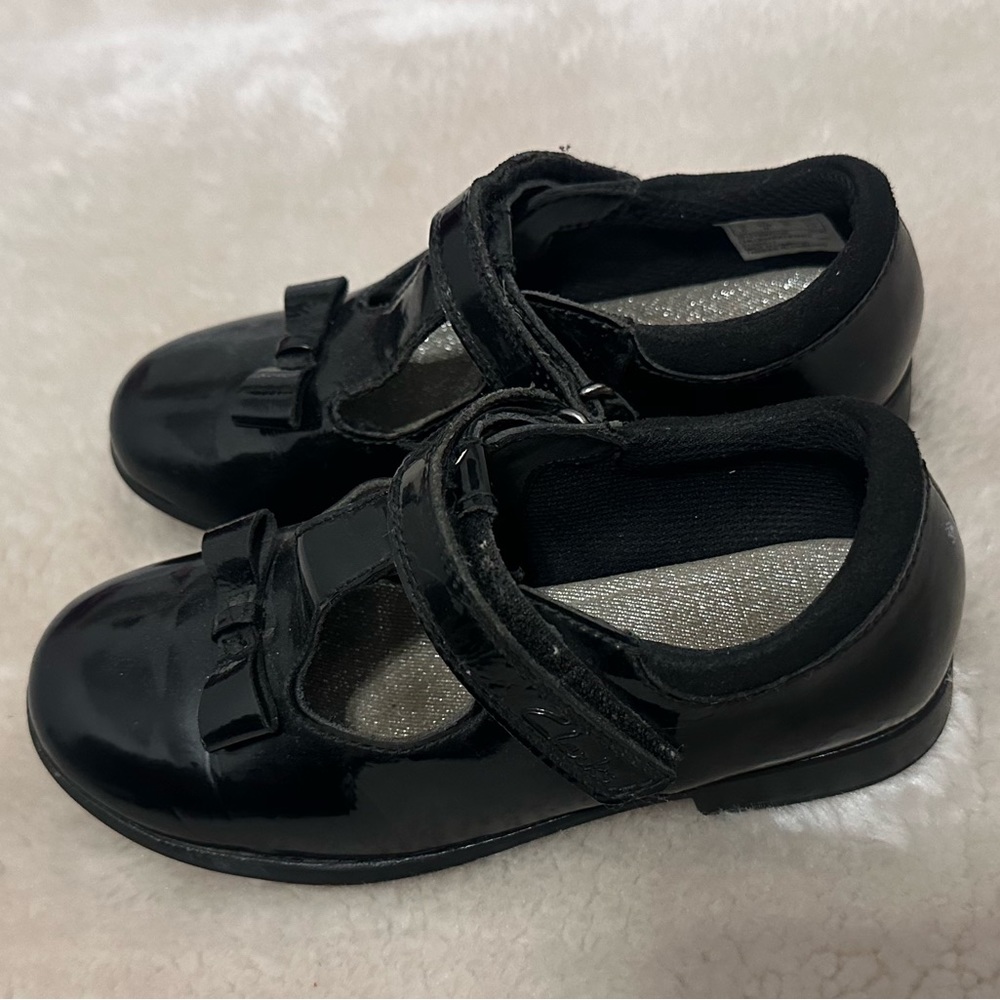 Black Patent Clark Shoe - Picture 5 of 9